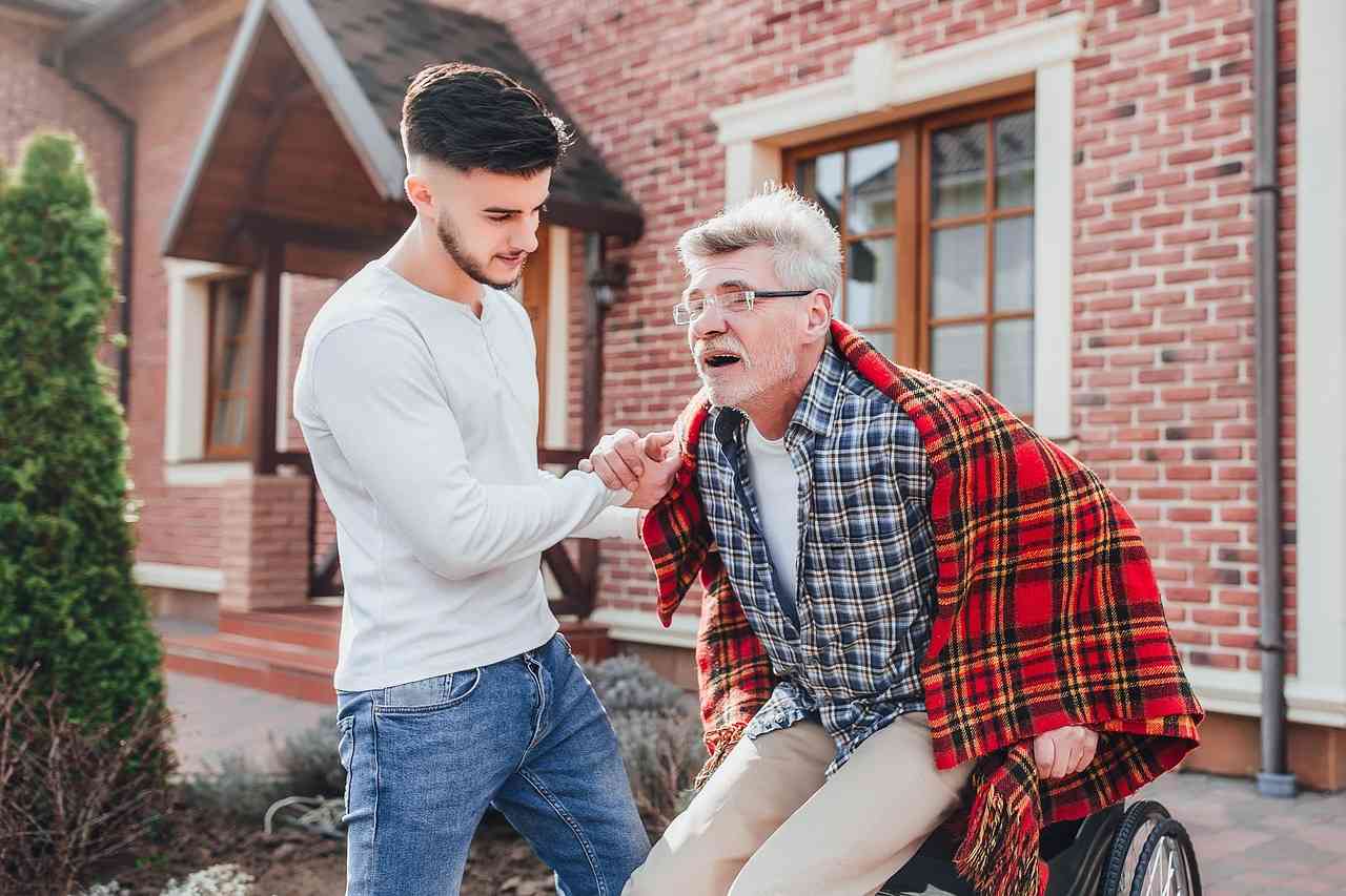 La politica riguardo i caregiver familiari La politica riguardo i caregiver familiari